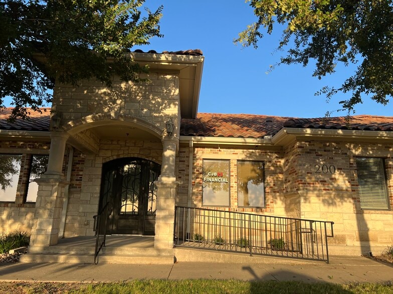 935 W Exchange Pky, Allen, TX for rent - Building Photo - Image 2 of 10