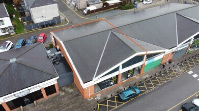 Pavilion Sq, Bolton to rent Building Photo- Image 1 of 3