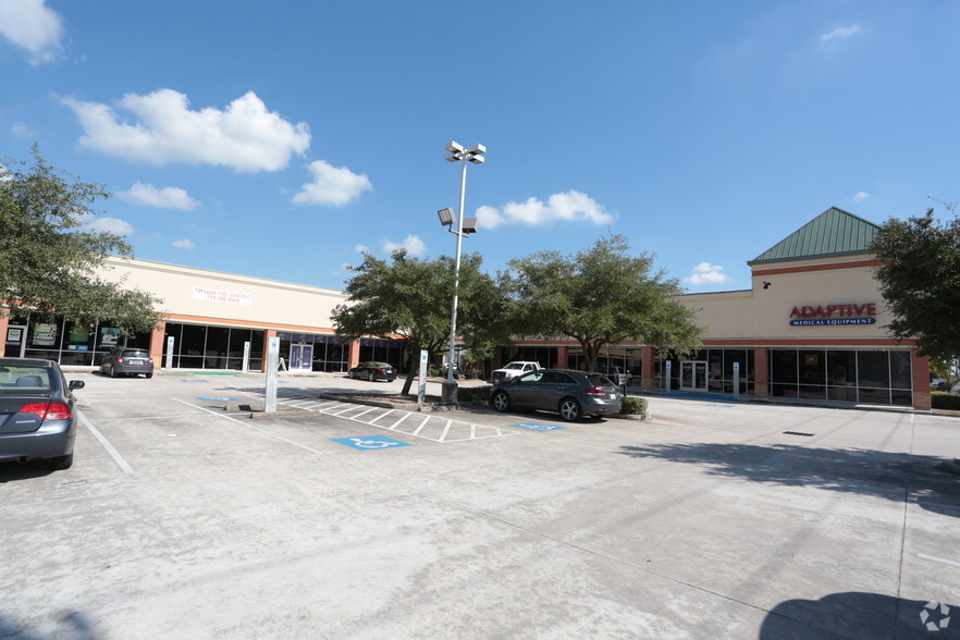 8701 Broadway St, Pearland, TX for rent - Building Photo - Image 1 of 5