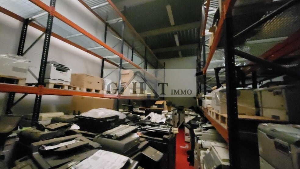 Industrial in Boissy Saint Leger for sale - Interior Photo - Image 3 of 6