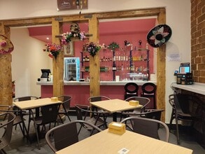 Retail in Madrid, Madrid to rent Interior Photo- Image 1 of 5