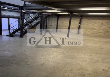 Industrial in Villeneuve-la-Garenne to rent Interior Photo- Image 1 of 4