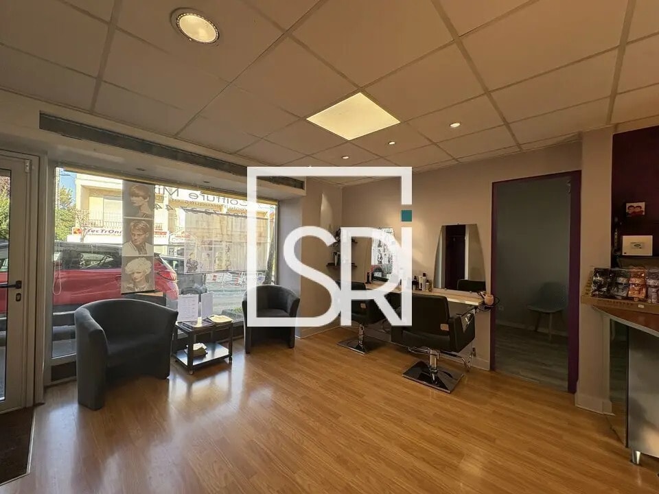 Location Commerce 63 m² - Photo 1