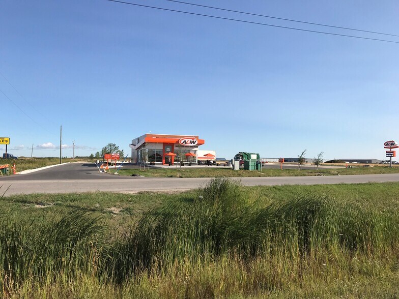 5105 Portage Av, Headingley, MB to rent - Building Photo - Image 3 of 4