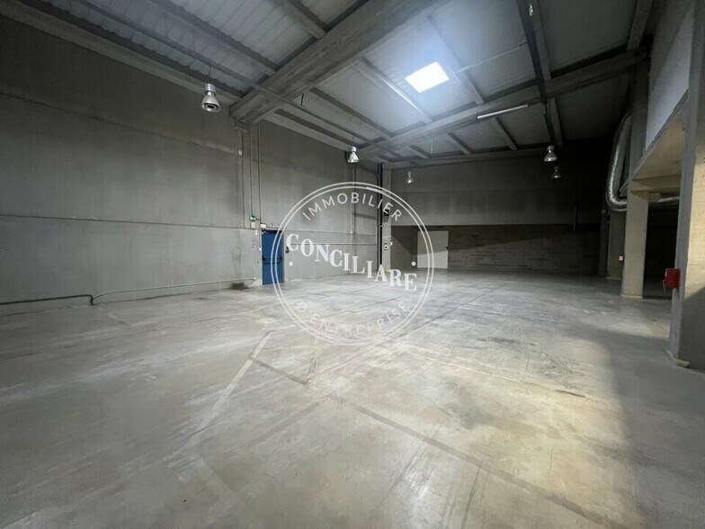 Industrial in Toulouse to rent - Interior Photo - Image 1 of 5