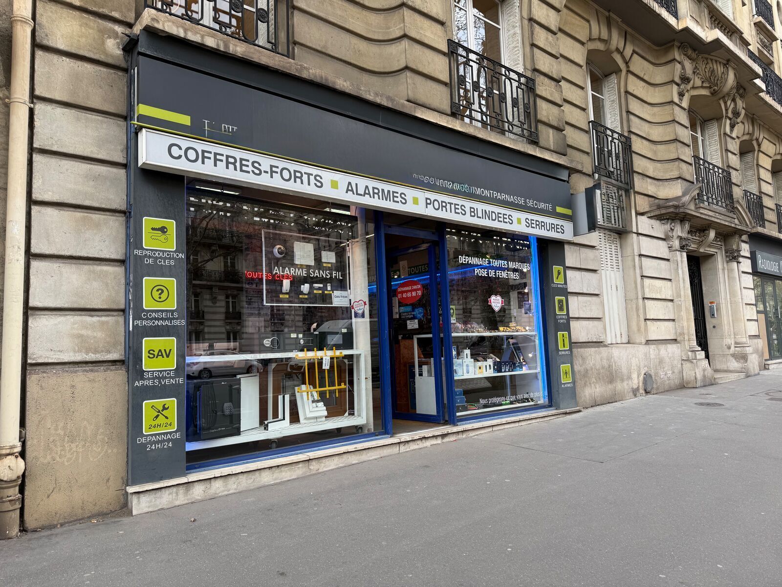 Retail in Paris for sale Building Photo- Image 1 of 5