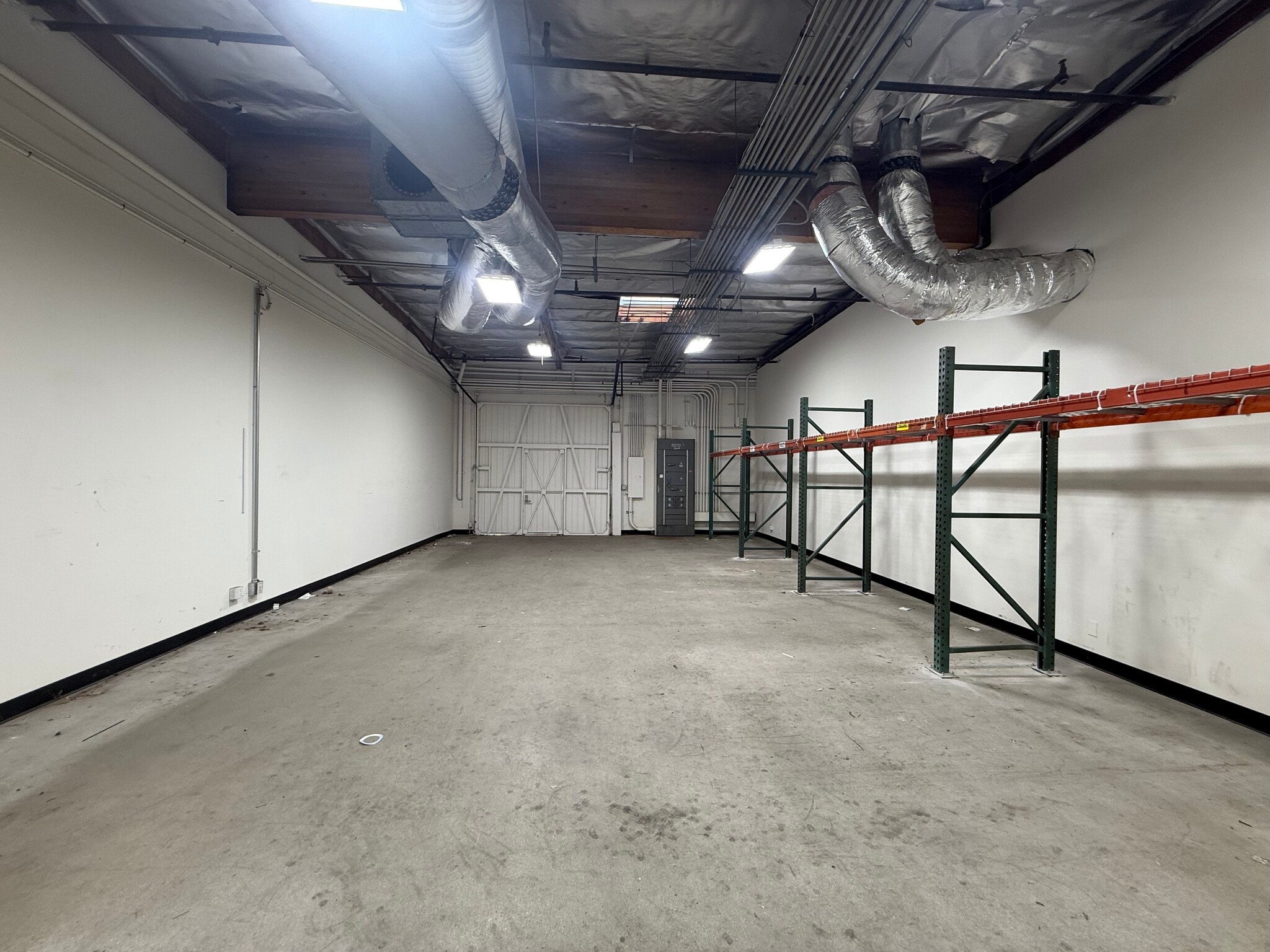 5800-5860 Hannum Ave, Los Angeles, CA to rent Interior Photo- Image 1 of 1