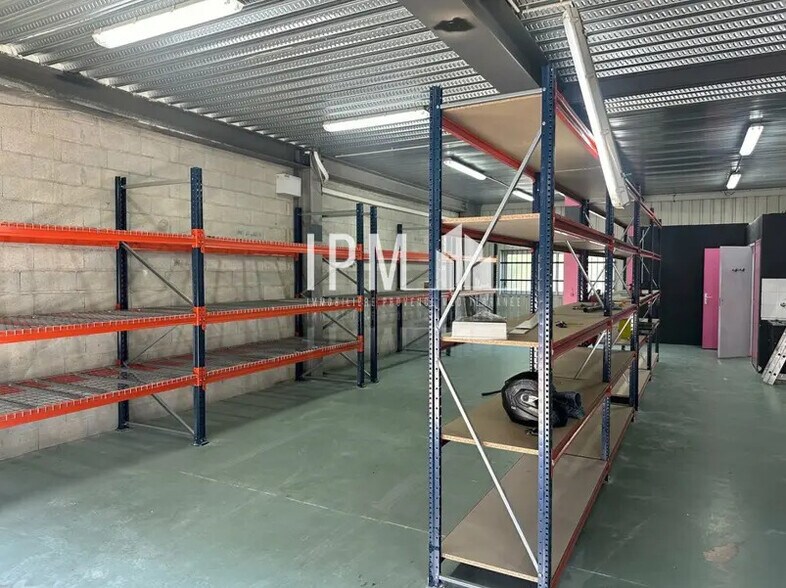 Light Industrial in La Ciotat to rent - Interior Photo - Image 2 of 6