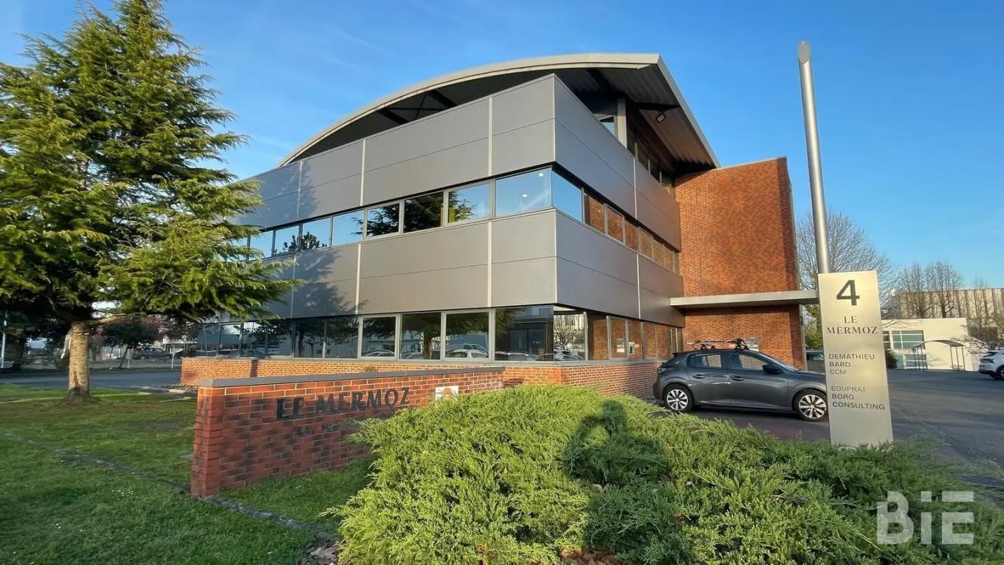 Office in Mérignac to rent Building Photo- Image 1 of 11