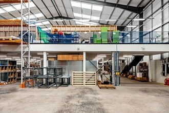 Stafford Dr, Shrewsbury to rent Interior Photo- Image 2 of 6