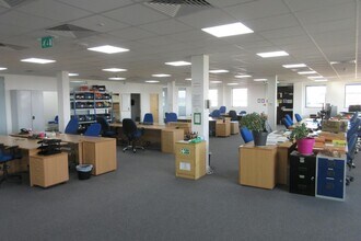 Stovolds Hl, Cranleigh to rent Interior Photo- Image 1 of 3