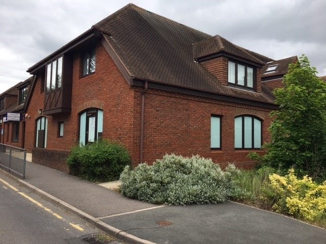 Chalfont Way, Reading to rent - Building Photo - Image 2 of 5