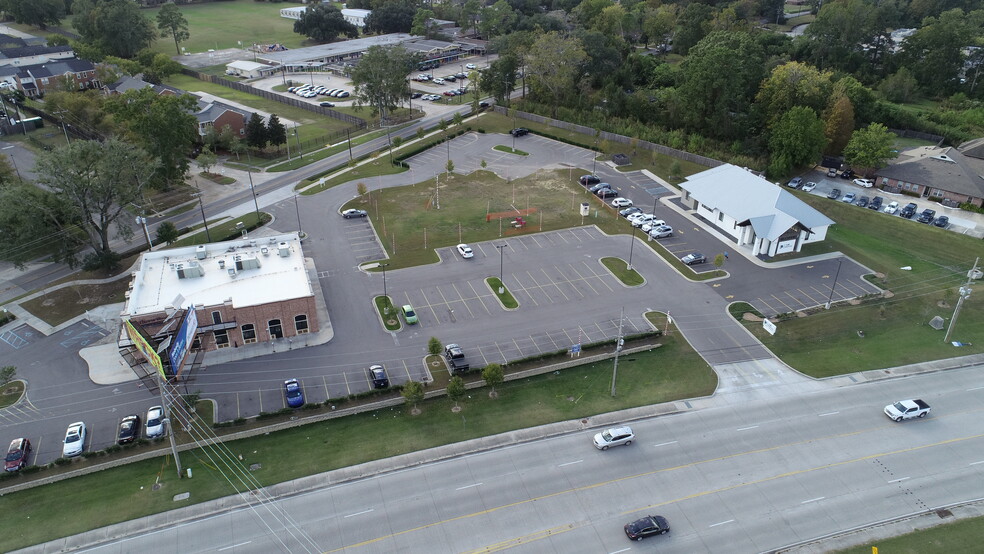 9440 Perkins Rd, Baton Rouge, LA for rent - Primary Photo - Image 1 of 12