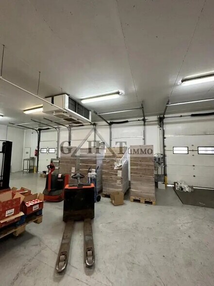 Light Industrial in Montreuil for sale - Interior Photo - Image 2 of 5