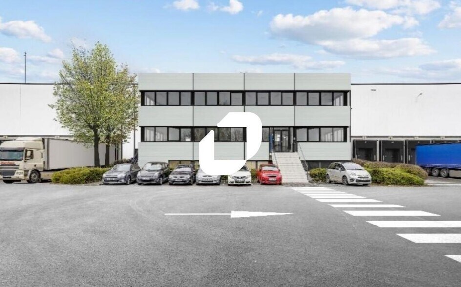 Light Industrial in Savigny-le-Temple to rent - Building Photo - Image 2 of 3