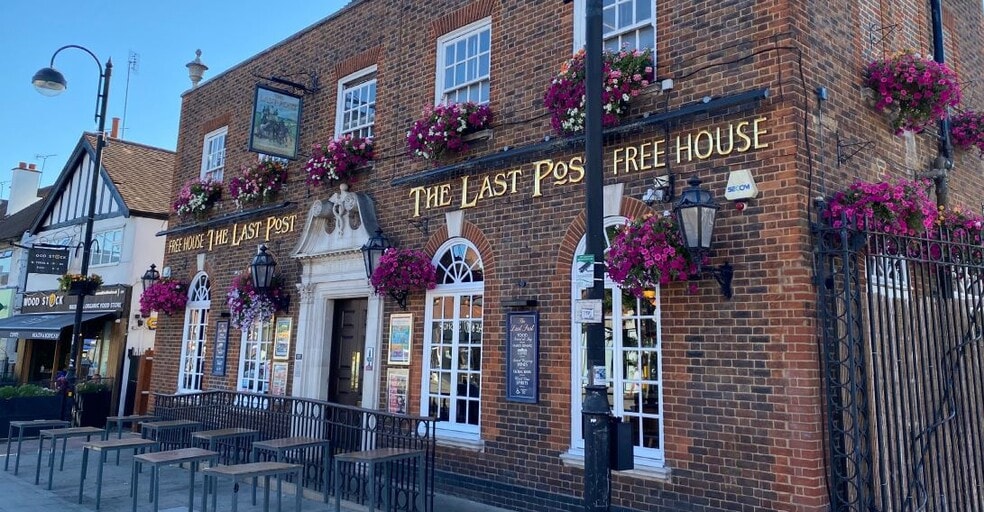 227 High Rd, Loughton for sale - Primary Photo - Image 1 of 1