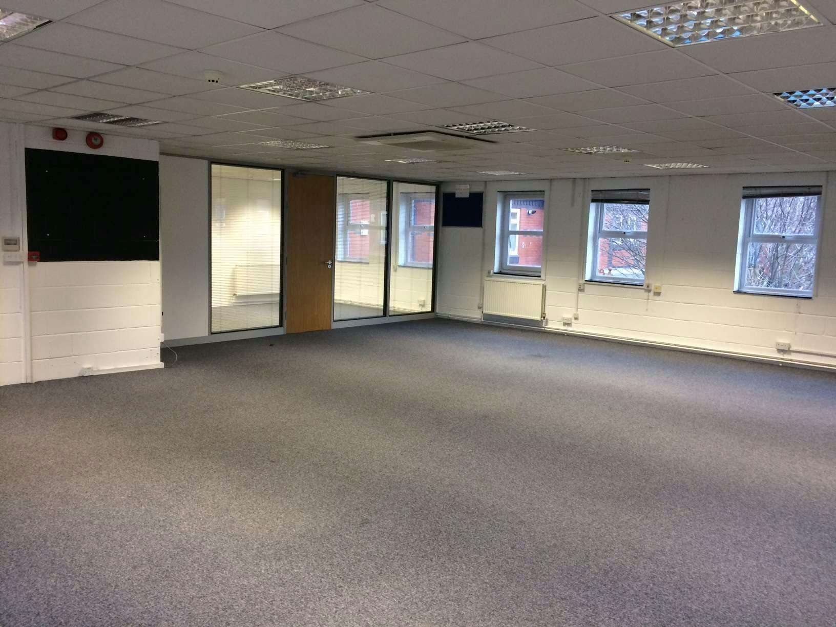 Curran Rd, Cardiff to rent Interior Photo- Image 1 of 2