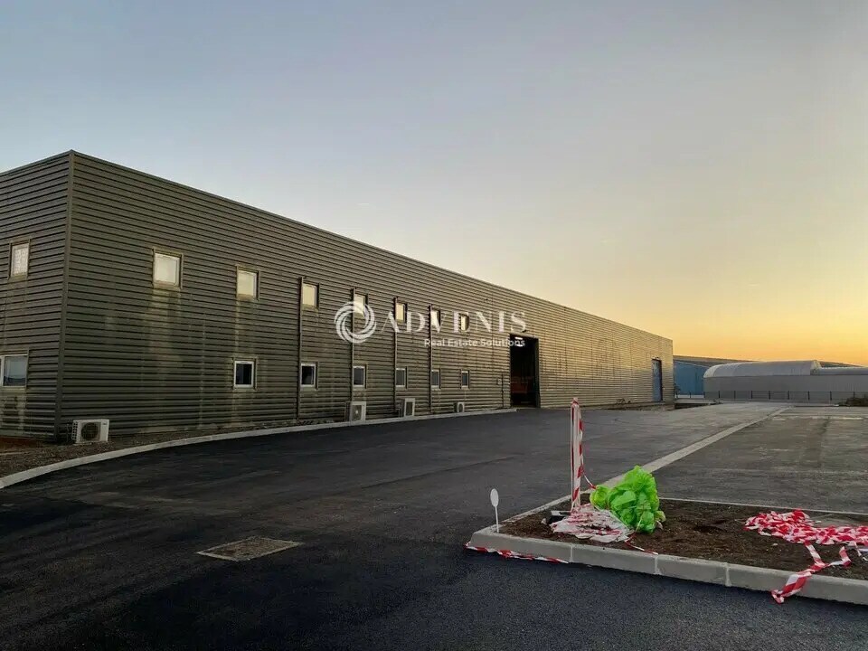 Light Industrial in Blanquefort for sale Building Photo- Image 1 of 9