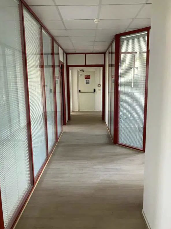 Office in Colombes to rent Interior Photo- Image 1 of 4