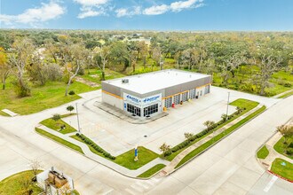 220 Grapevine Turn St, Lake Jackson, TX for sale Primary Photo- Image 1 of 35