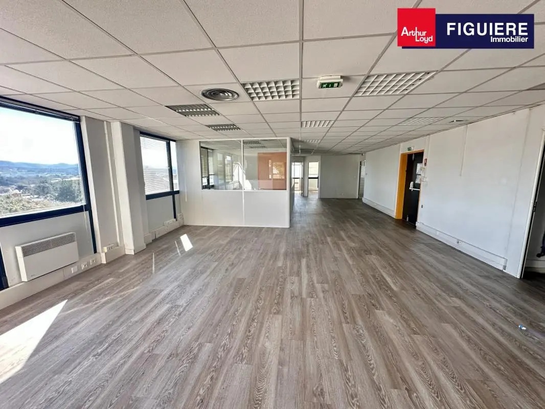 511 Route De La Seds, Vitrolles to rent Interior Photo- Image 1 of 6