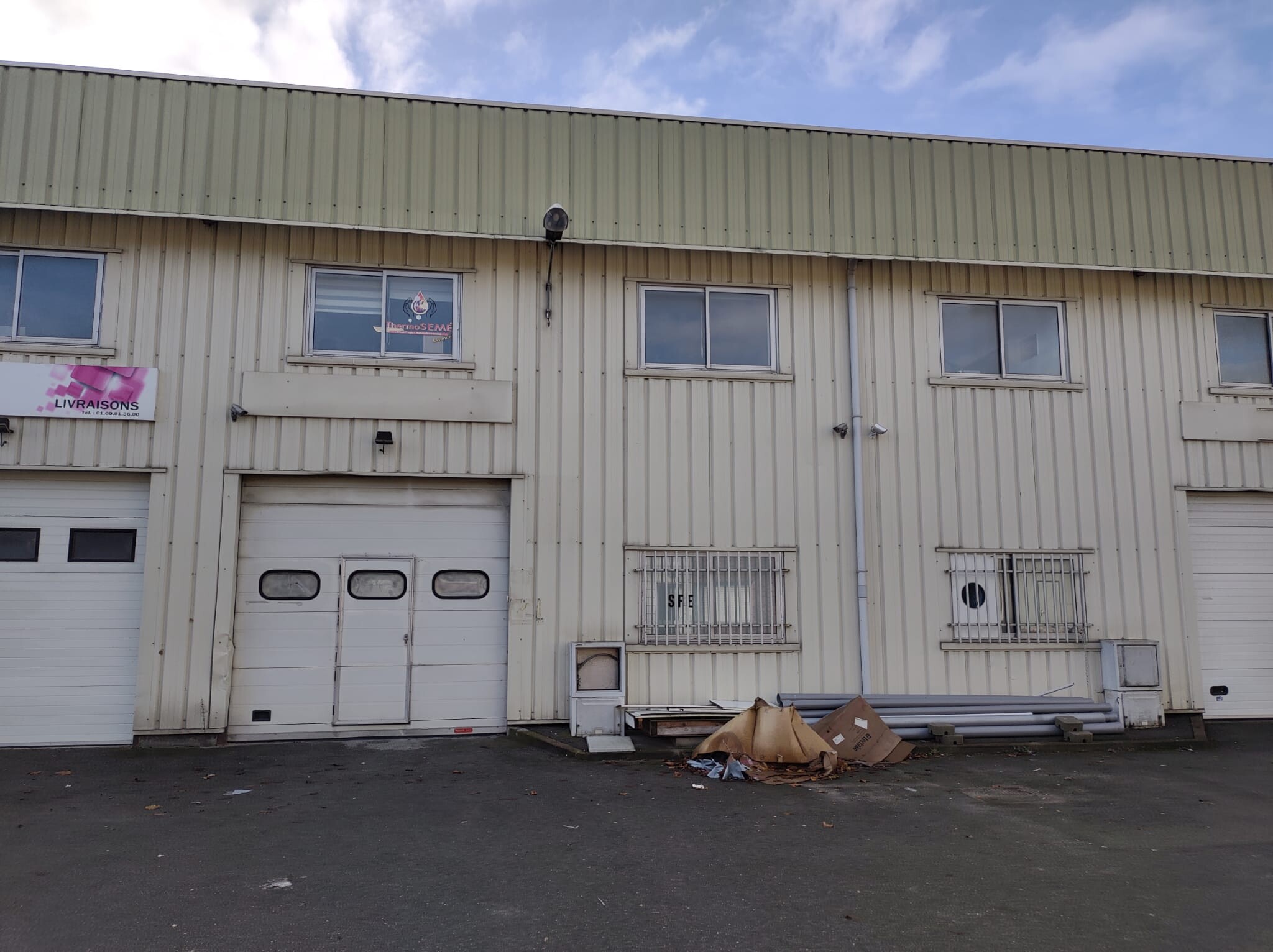 Light Industrial in Grigny to rent Building Photo- Image 1 of 5