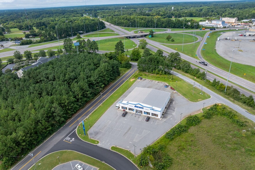 102 Dominion Dr, Emporia, VA for sale - Building Photo - Image 3 of 27