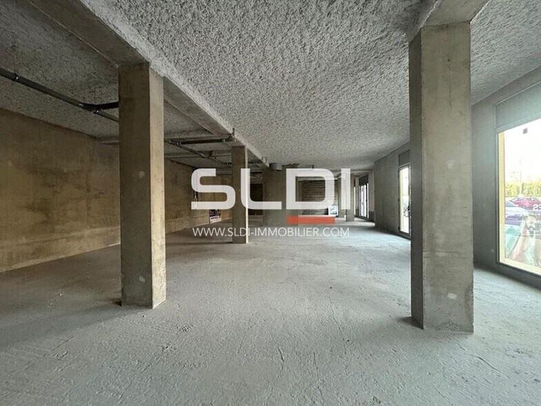 Retail in Gleizé for sale - Interior Photo - Image 3 of 8