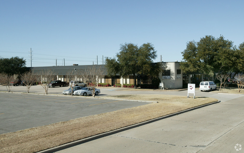 325 Gold St, Garland, TX for sale - Building Photo - Image 2 of 7