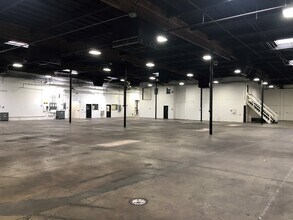 3901 SE Naef Rd, Portland, OR to rent Interior Photo- Image 2 of 8