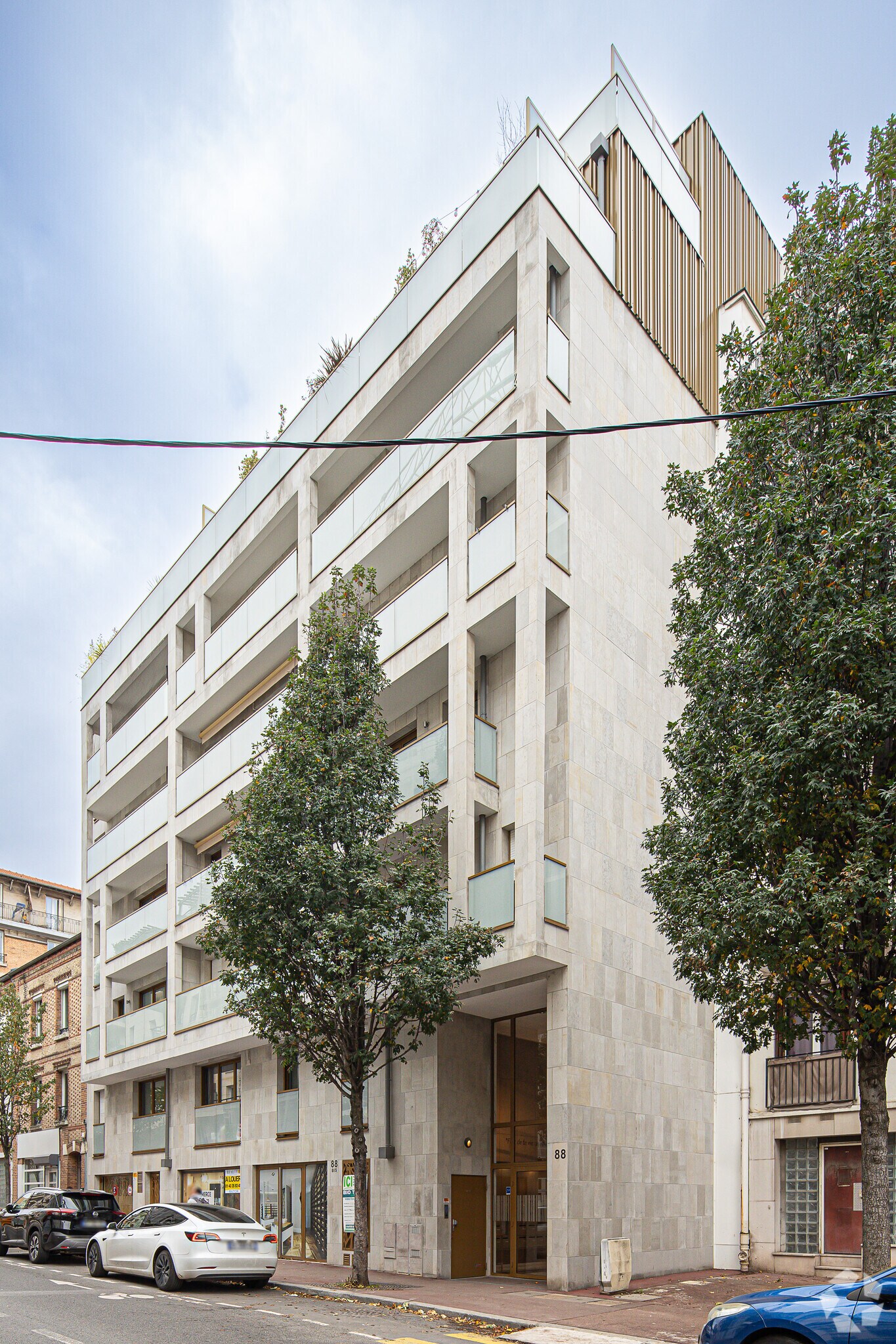 Retail in Issy-les-Moulineaux to rent Primary Photo- Image 1 of 2