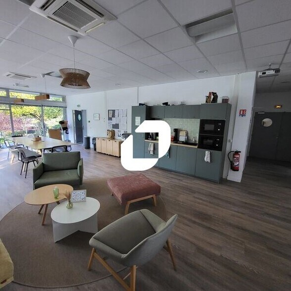 Office in Rueil-Malmaison to rent - Interior Photo - Image 3 of 6