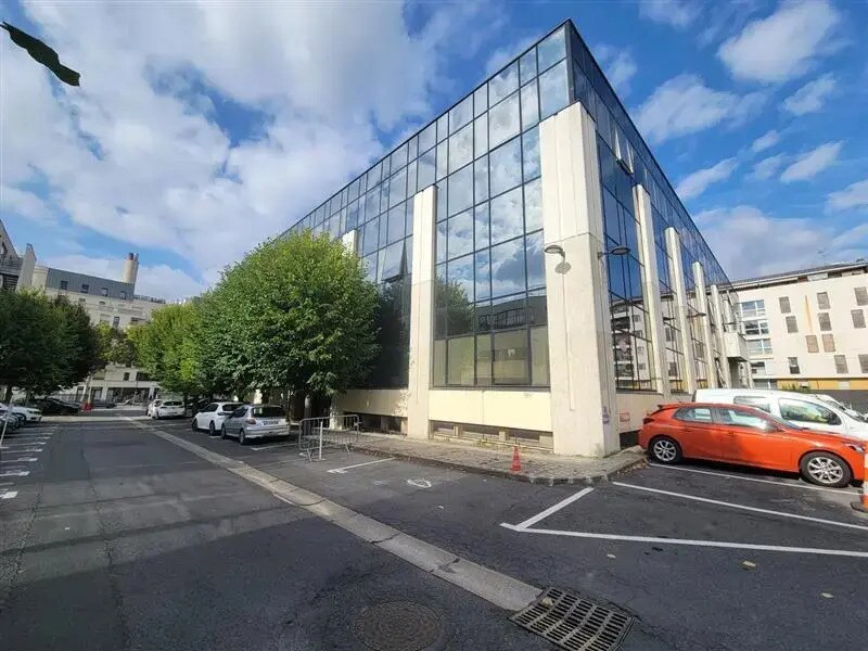 Office in Saint-Ouen-sur-Seine to rent Building Photo- Image 1 of 17