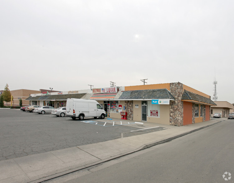 1573-1583 E Tulare Ave, Tulare, CA for rent - Primary Photo - Image 1 of 5