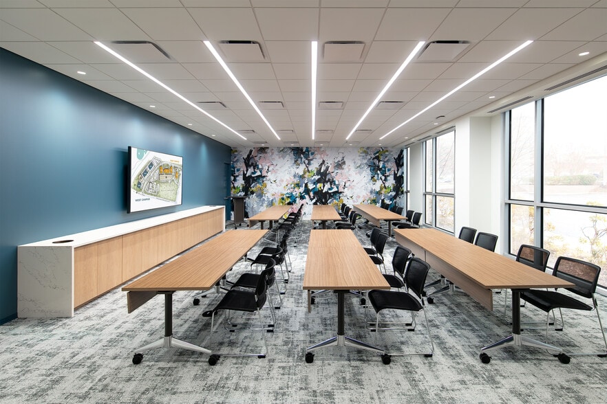 6350 Walker Ln, Alexandria, VA to rent - Interior Photo - Image 3 of 17