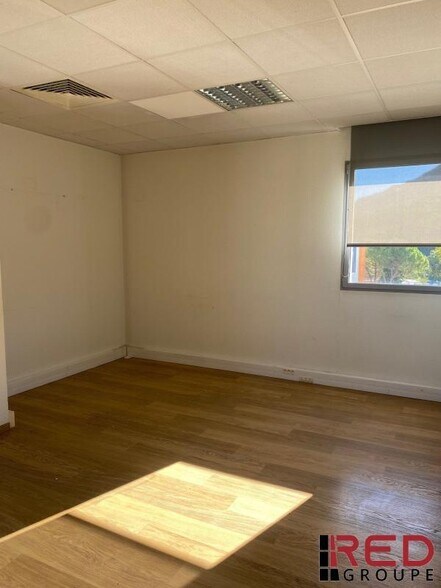 Office in Aubagne to rent - Interior Photo - Image 3 of 5