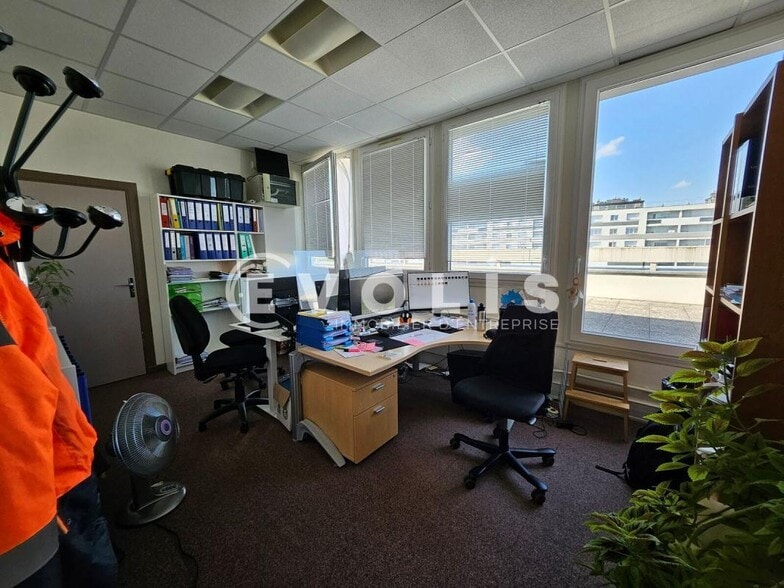 157 Rue Des Blains, Bagneux to rent - Interior Photo - Image 2 of 16