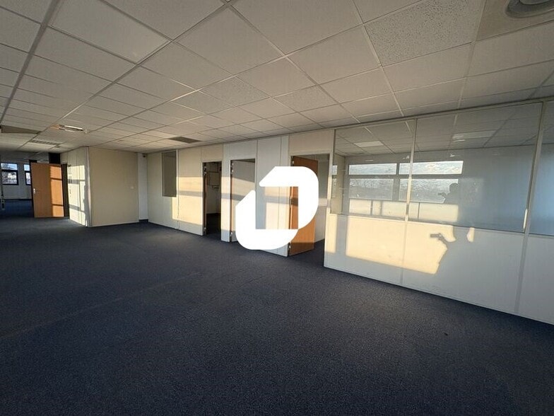 81-83 Rue Elisée Reclus, Décines-Charpieu to rent - Interior Photo - Image 3 of 11