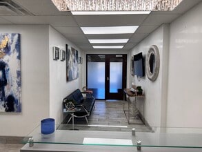 1940 E Thunderbird Rd, Phoenix, AZ to rent Building Photo- Image 2 of 12