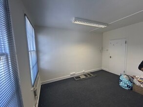 2-8 Games Rd, Barnet to rent Interior Photo- Image 2 of 4