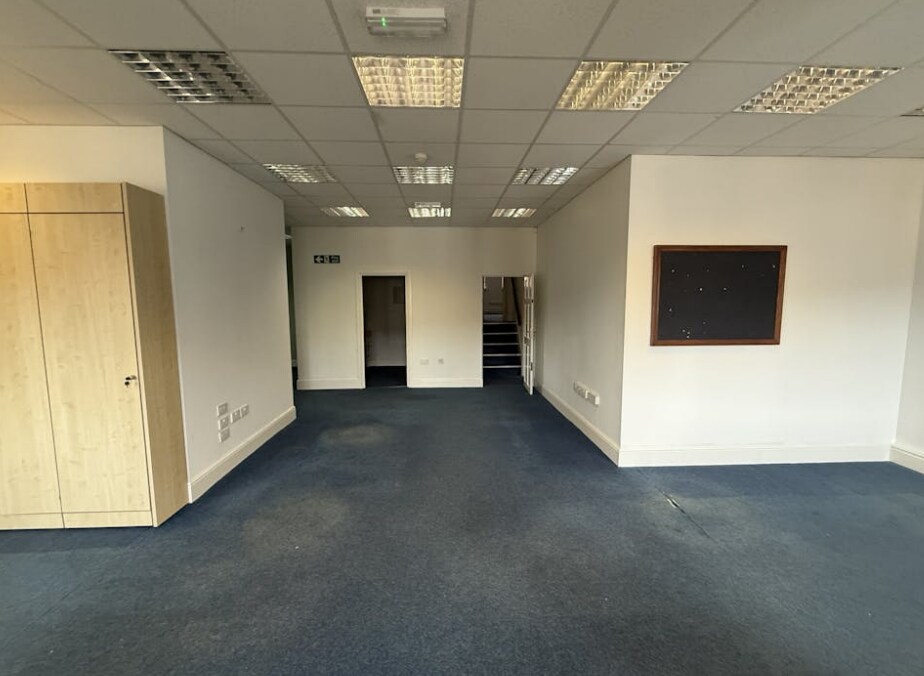 54 Campo Ln, Sheffield to rent Interior Photo- Image 1 of 4