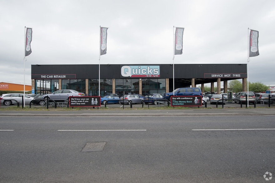 3 Audax Rd, York to rent - Building Photo - Image 3 of 7