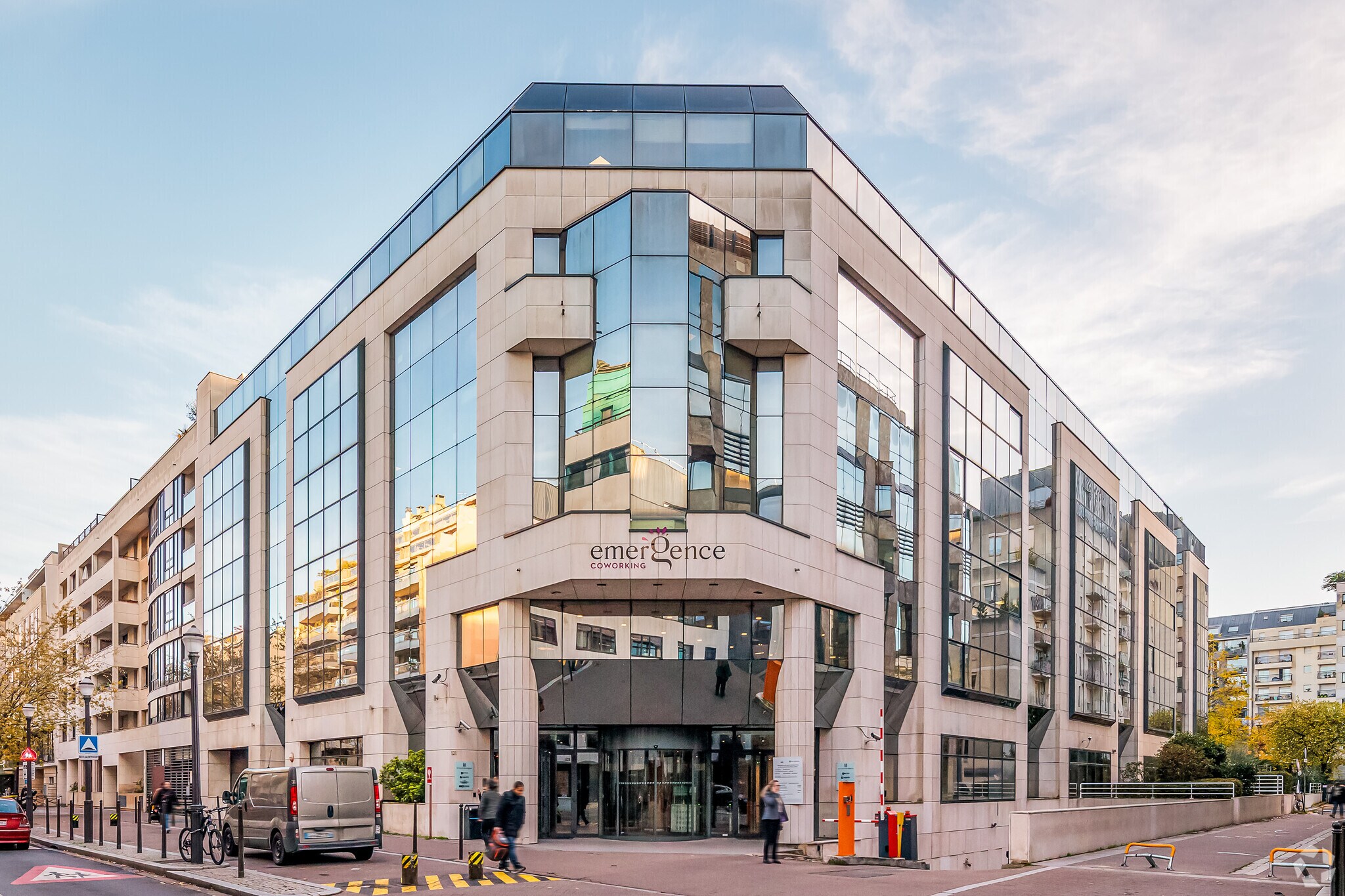 Rue D'Aguesseau, Boulogne-Billancourt for sale Primary Photo- Image 1 of 1