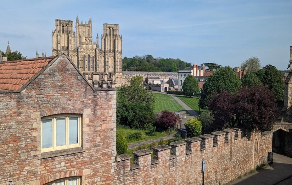 31 Sadler St, Wells to rent - Building Photo - Image 2 of 11