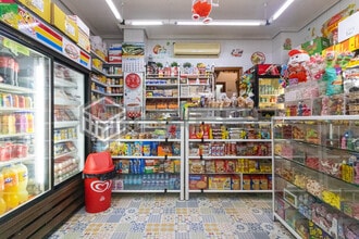 Retail in Madrid, Madrid to rent Interior Photo- Image 2 of 7