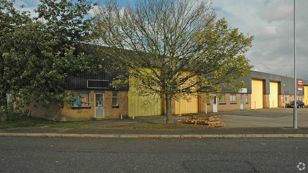 191-198 Camford Way, Luton for rent - Building Photo - Image 2 of 8