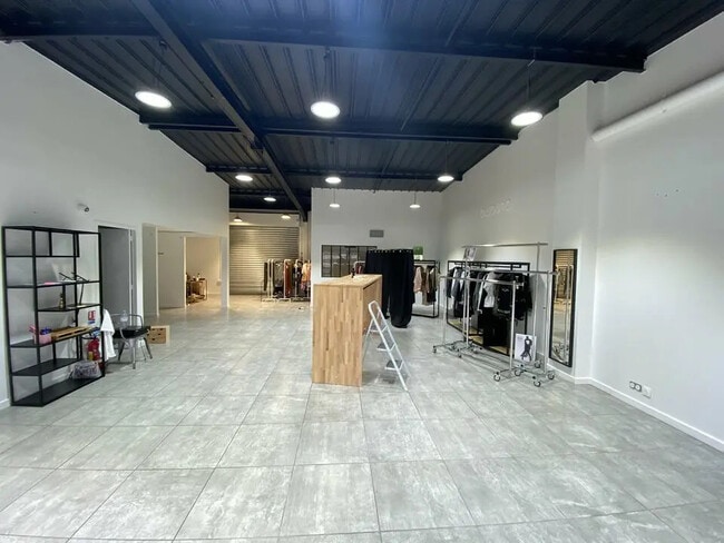 Location Commerce 150 m²