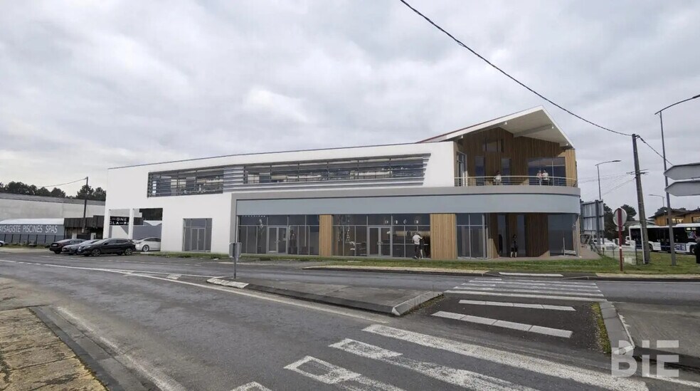 Light Industrial in Saint-Aubin-de-Médoc for sale - Building Photo - Image 2 of 2