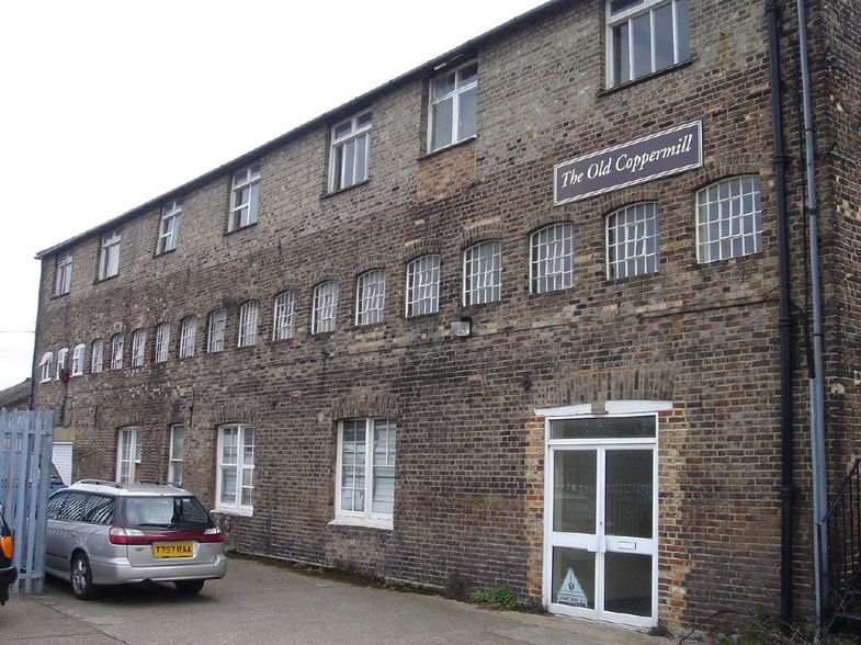 Copper Mill Ln, London to rent - Building Photo - Image 3 of 8