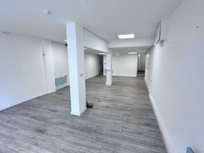 56-62 Fore St, Cullompton to rent Interior Photo- Image 2 of 9